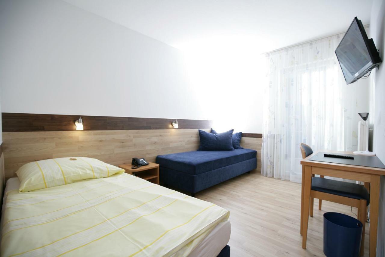 Hotel Am Baronenwald ゲッピンゲン エクステリア 写真
