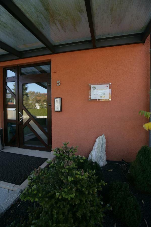Hotel Am Baronenwald ゲッピンゲン エクステリア 写真